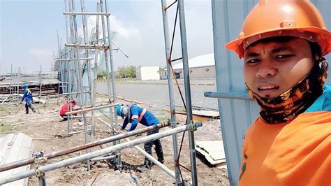 BUHAY CONSTRUCTION WORKER .